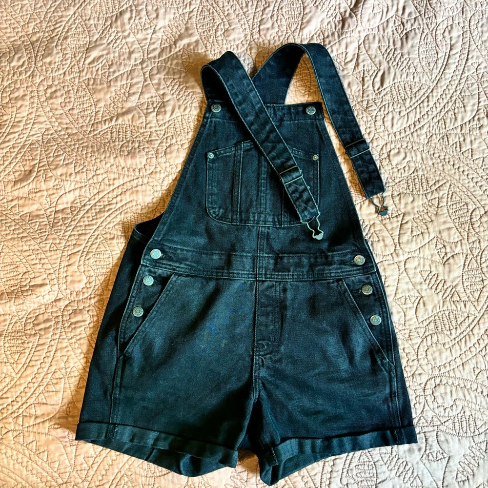 Old Navy black overalls shorts
